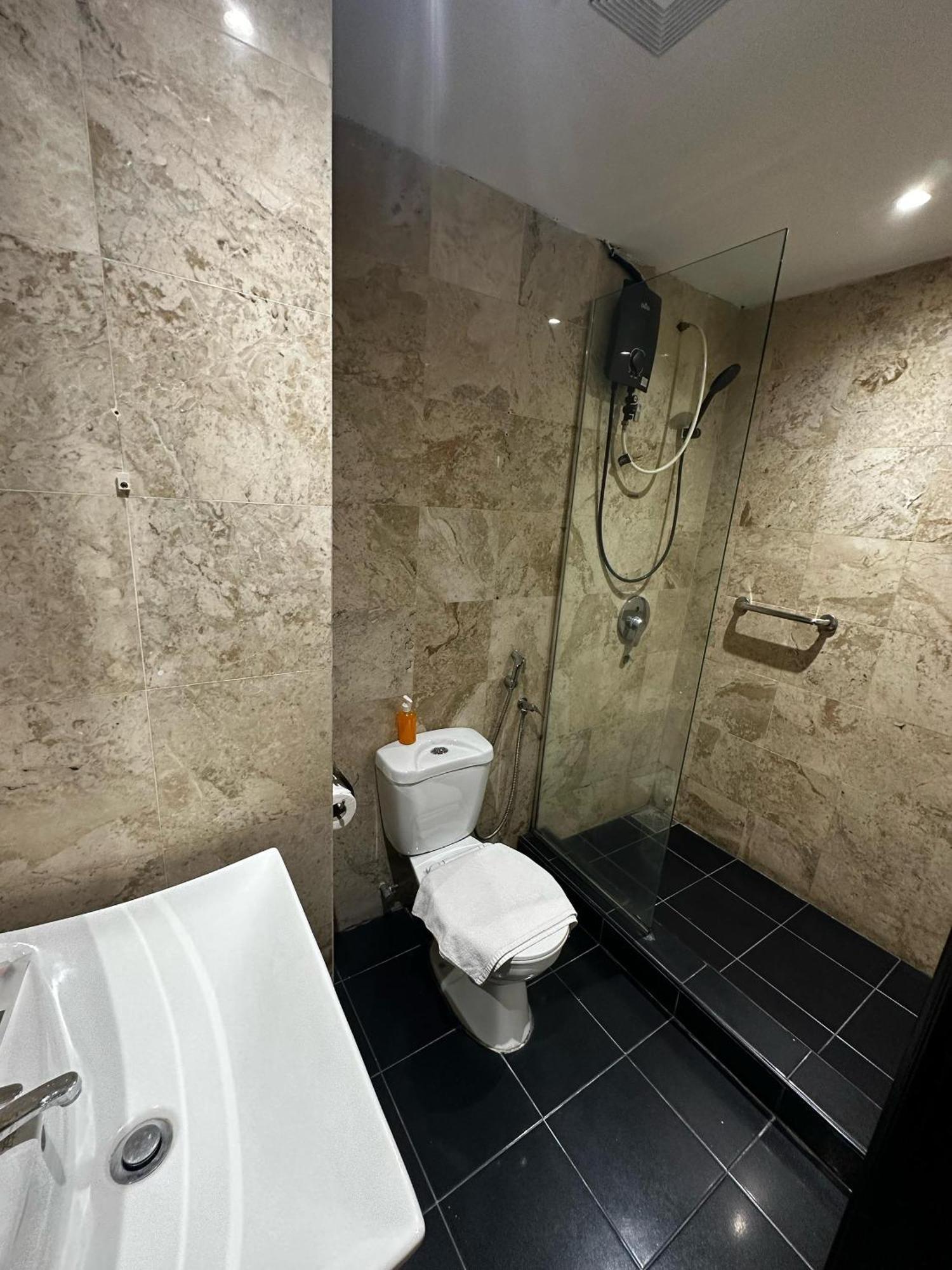 Hotel Kingston 4, Trx